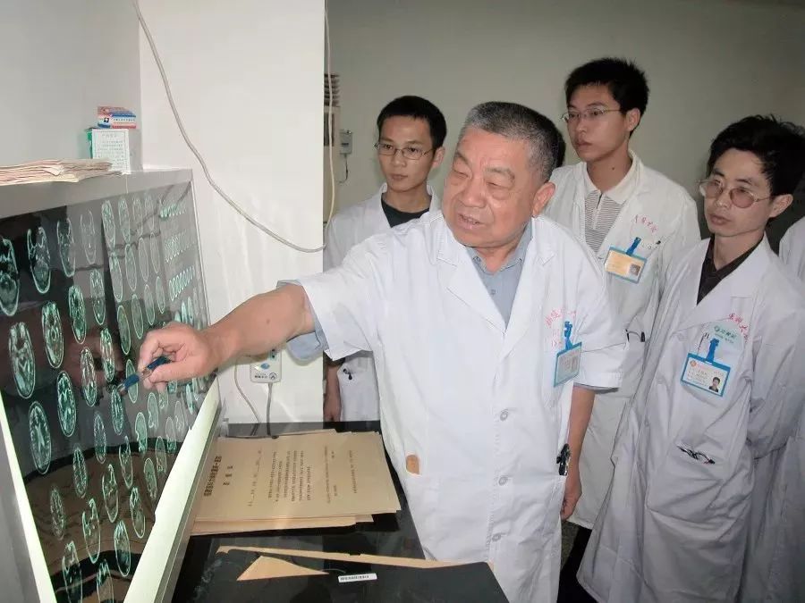 一生耕耘在神经病学领域的沃土上
